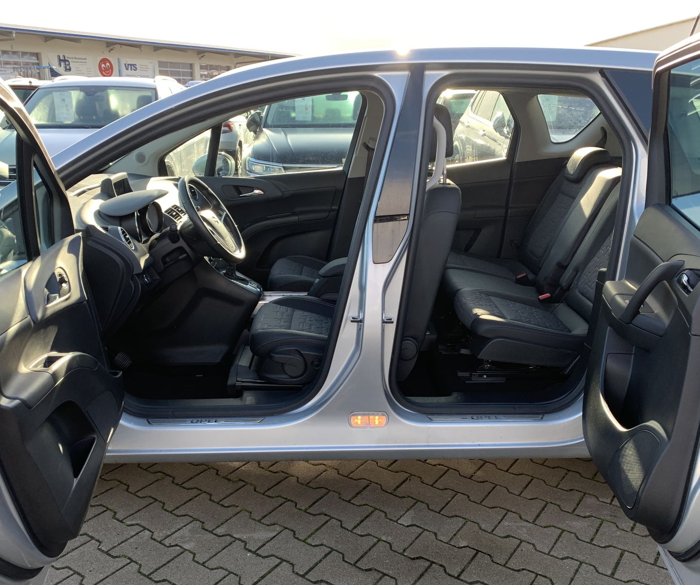 Fahrzeugabbildung Opel Meriva 1.4*Innovation*Pano*Temp*SHZ*LHZ*Navi*