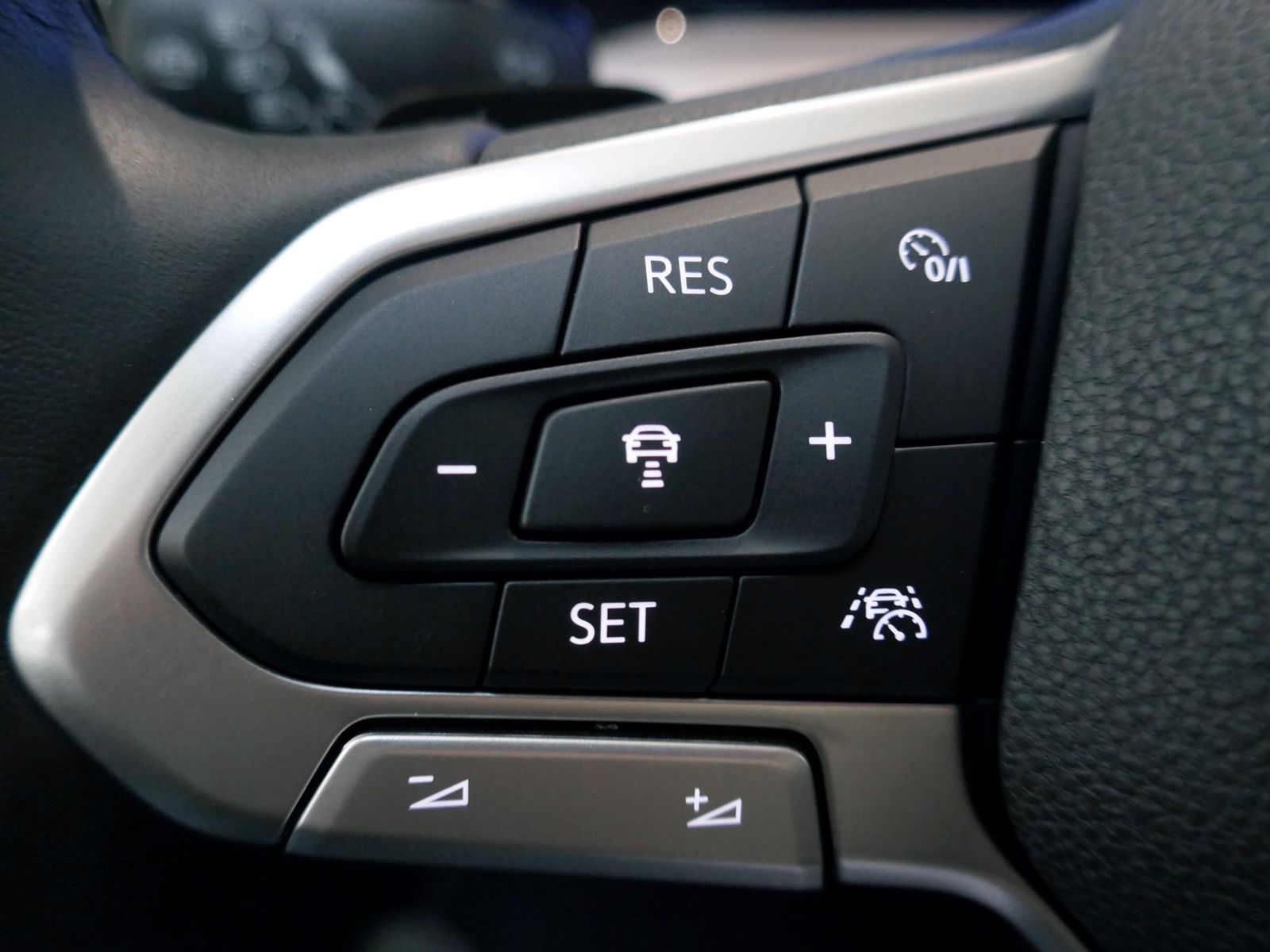 Fahrzeugabbildung Volkswagen Golf VIII Style 1.5 eTSI | LED AHK RFK ACC