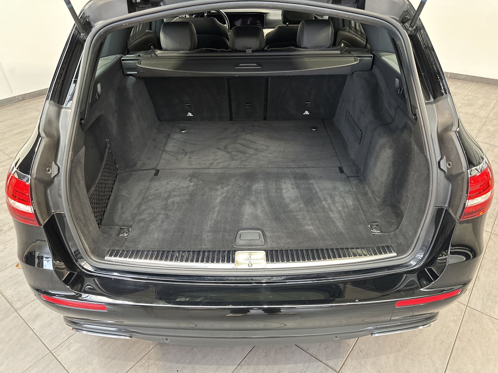 Fahrzeugabbildung Mercedes-Benz E 300d T Avantgarde 4M NAV+LED+AHK+BURMESTER+ACC