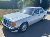 Mercedes-Benz 200 E  Limousine 