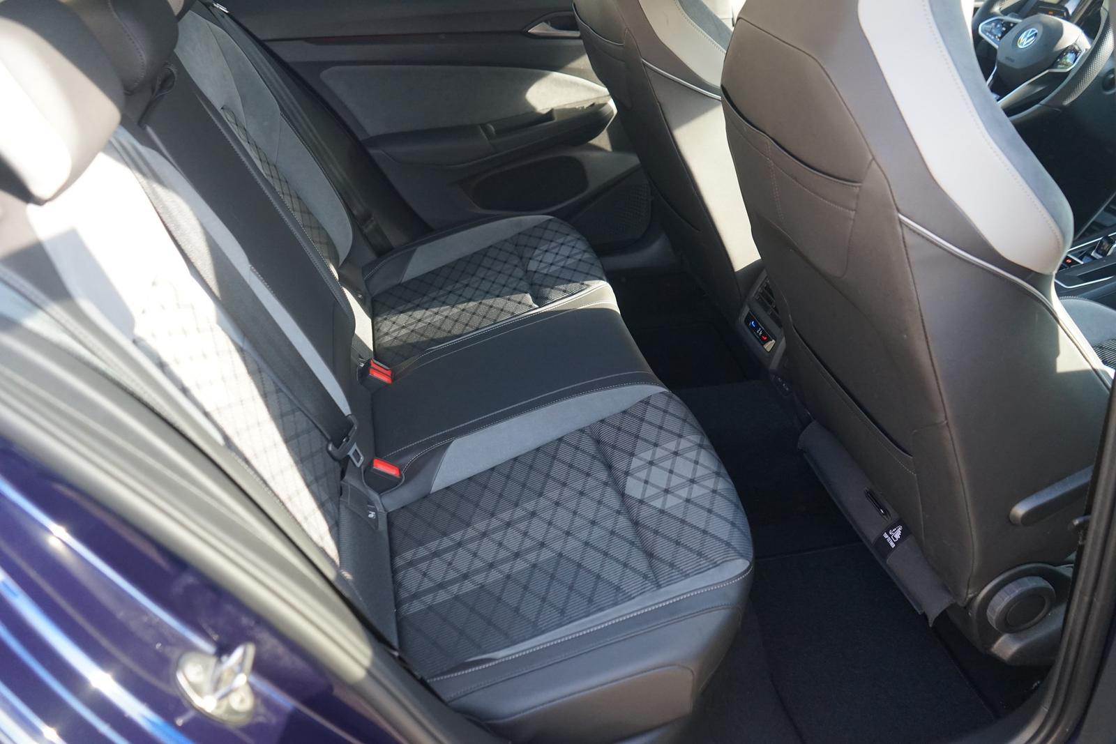 Volkswagen Golf VIII Variant R-Line eTSI LED Navi ACC PDC, миниатюра 24