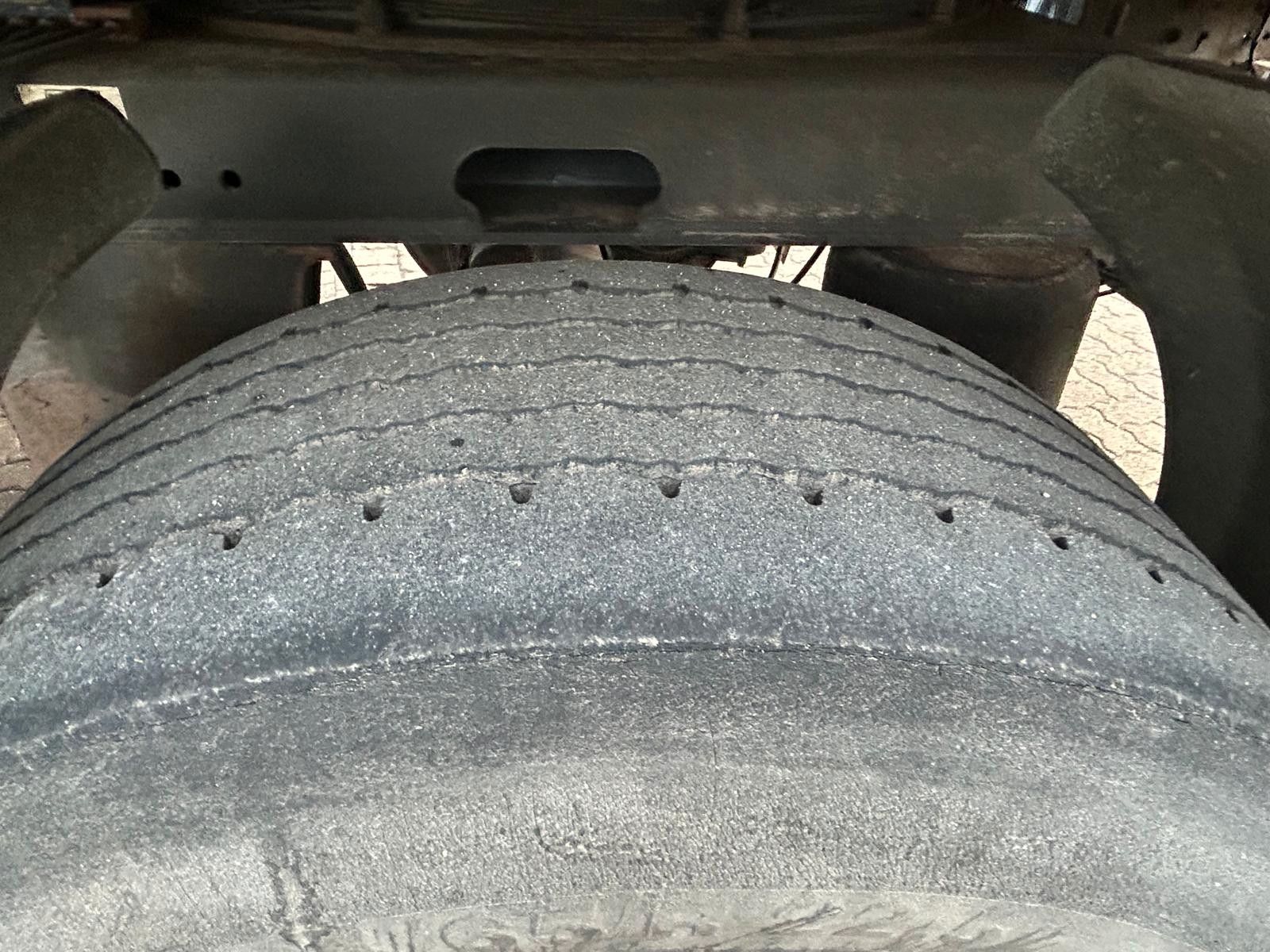 Fahrzeugabbildung Mercedes-Benz 1840 L Antos mit 2-Achs Kühlauflieger