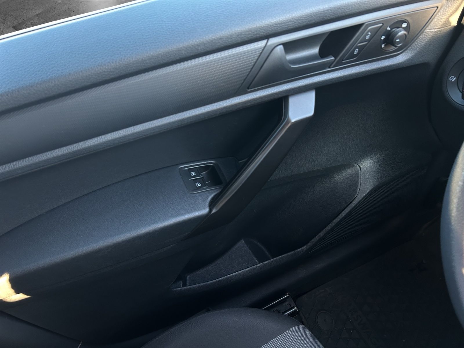 Fahrzeugabbildung Volkswagen Caddy Kasten Maxi TDI DSG AHK RearView Navi Klim