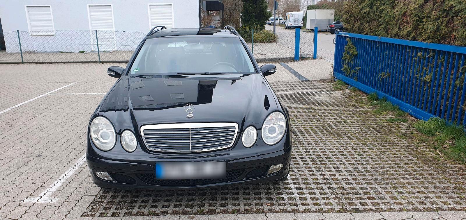 Mercedes-Benz E200 2004 — interior