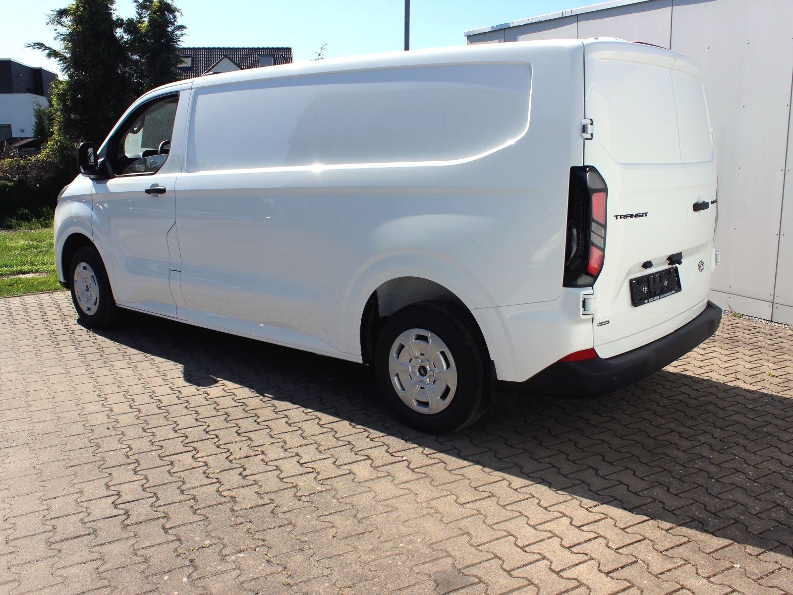 Fahrzeugabbildung Ford Transit Custom 320 L2 Trend FWD Plug-in Hybrid