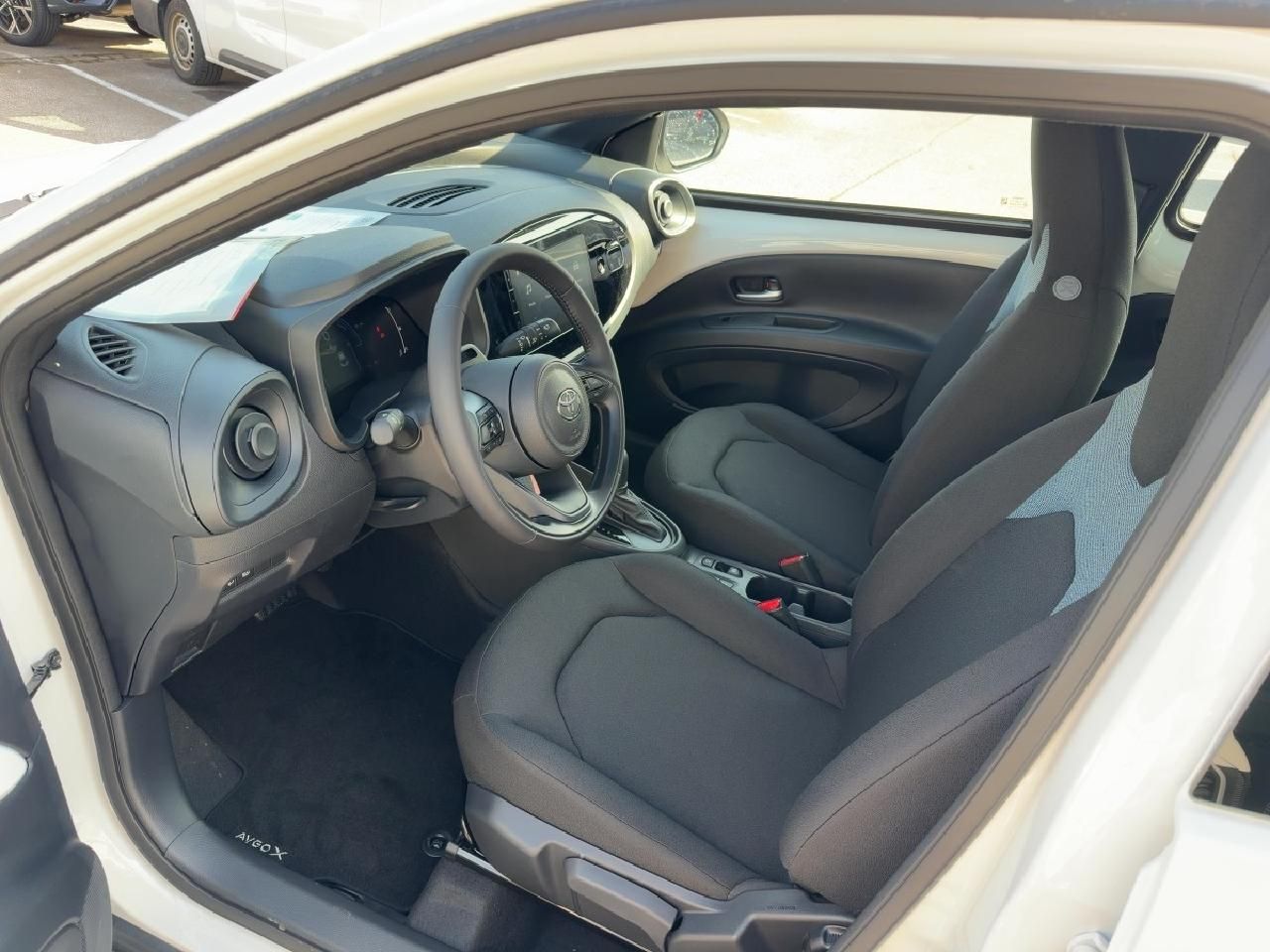 Fahrzeugabbildung Toyota Aygo X 1,5 Hybrid Active *SHZ *RCAM *CARPLAY*