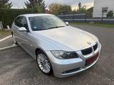 BMW 325i Limousine/ Xenon/Navigation/PDC/17 Zoll - BMW 325 aus 2005: 325i