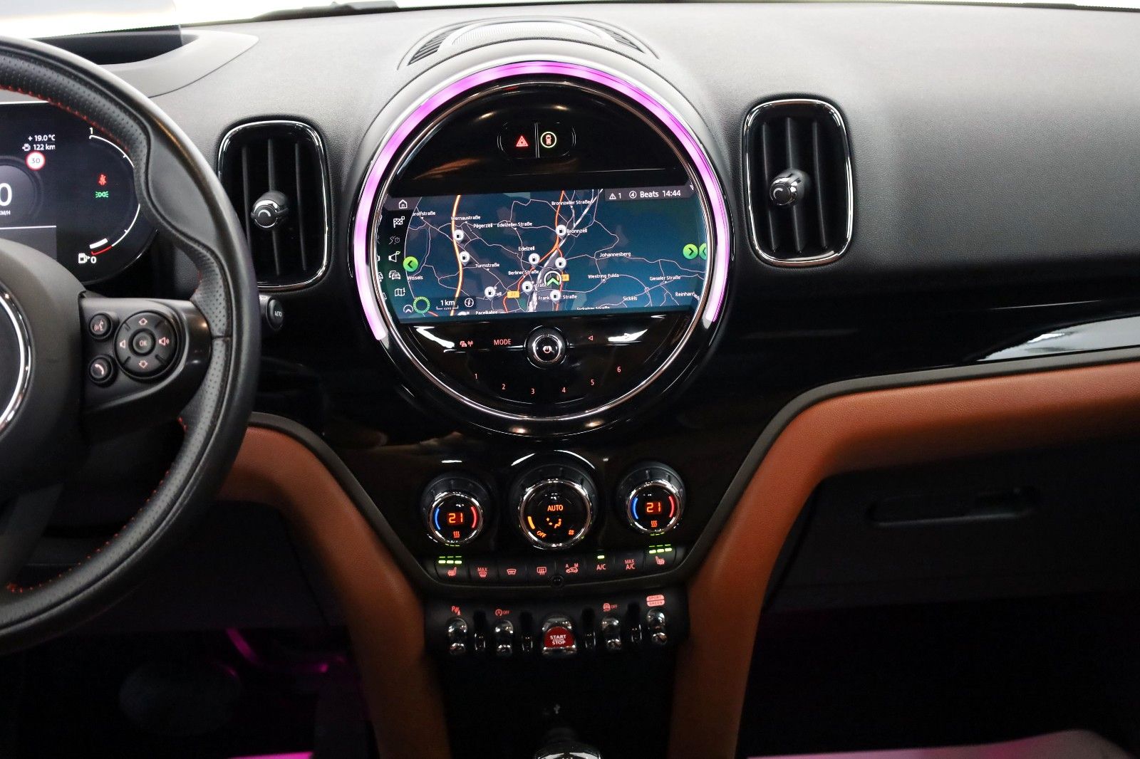 Fahrzeugabbildung MINI Countryman Cooper SD Leder,Navi,LED,Panorama,Kam