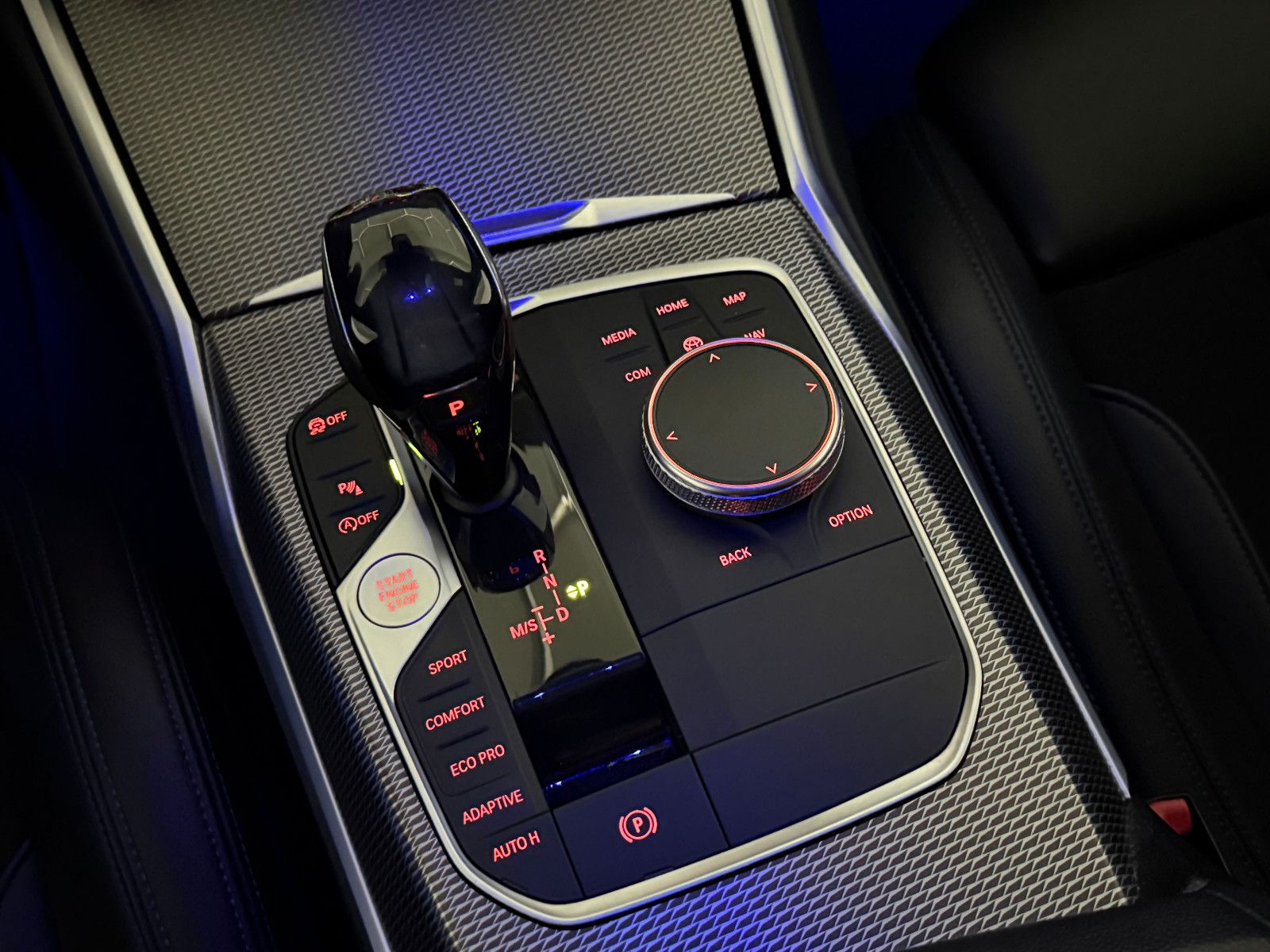 Fahrzeugabbildung BMW 330 i Lim. M SPORT/AHK/HuD/ACC/LASER/DE FZG
