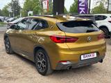 BMW X2 20 i M Sport TÜV NEU*Autom*HeadUp*Pano-Dach - mit Benzin-Antrieb: Gold