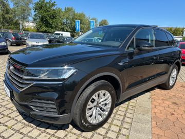 Volkswagen Touareg - 1