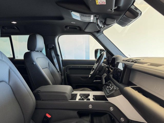 LAND-ROVER Defender 2024