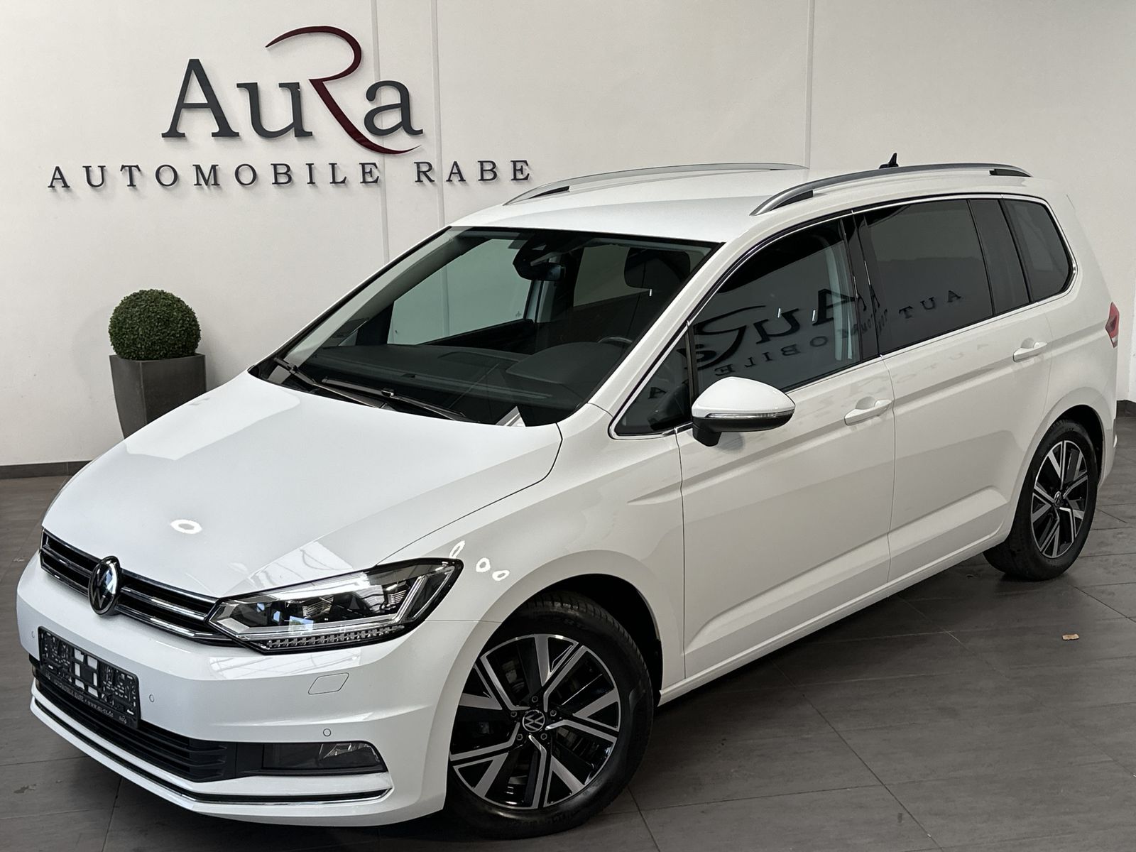 Fahrzeugabbildung Volkswagen Touran 2.0 TDI DSG 7-Sitzer HL NAV+LED+ACC+KAM