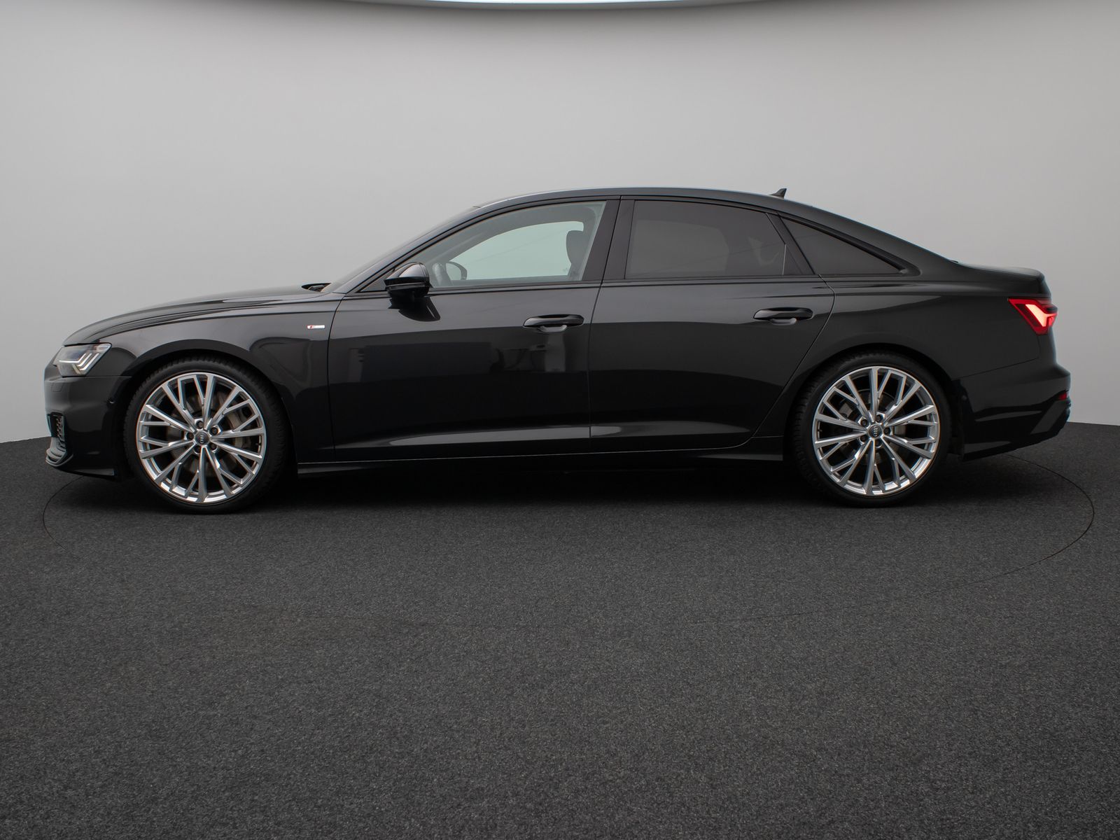 Fahrzeugabbildung Audi A6 Lim. 55 TFSI quattro S-Line + B&O SoftCl HUD