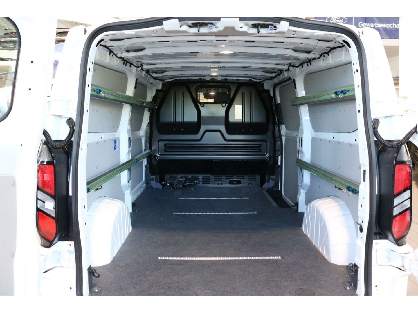 Fahrzeugabbildung Ford Transit Custom Kasten 300 L2 Trend FWD 2.0 EcoBl