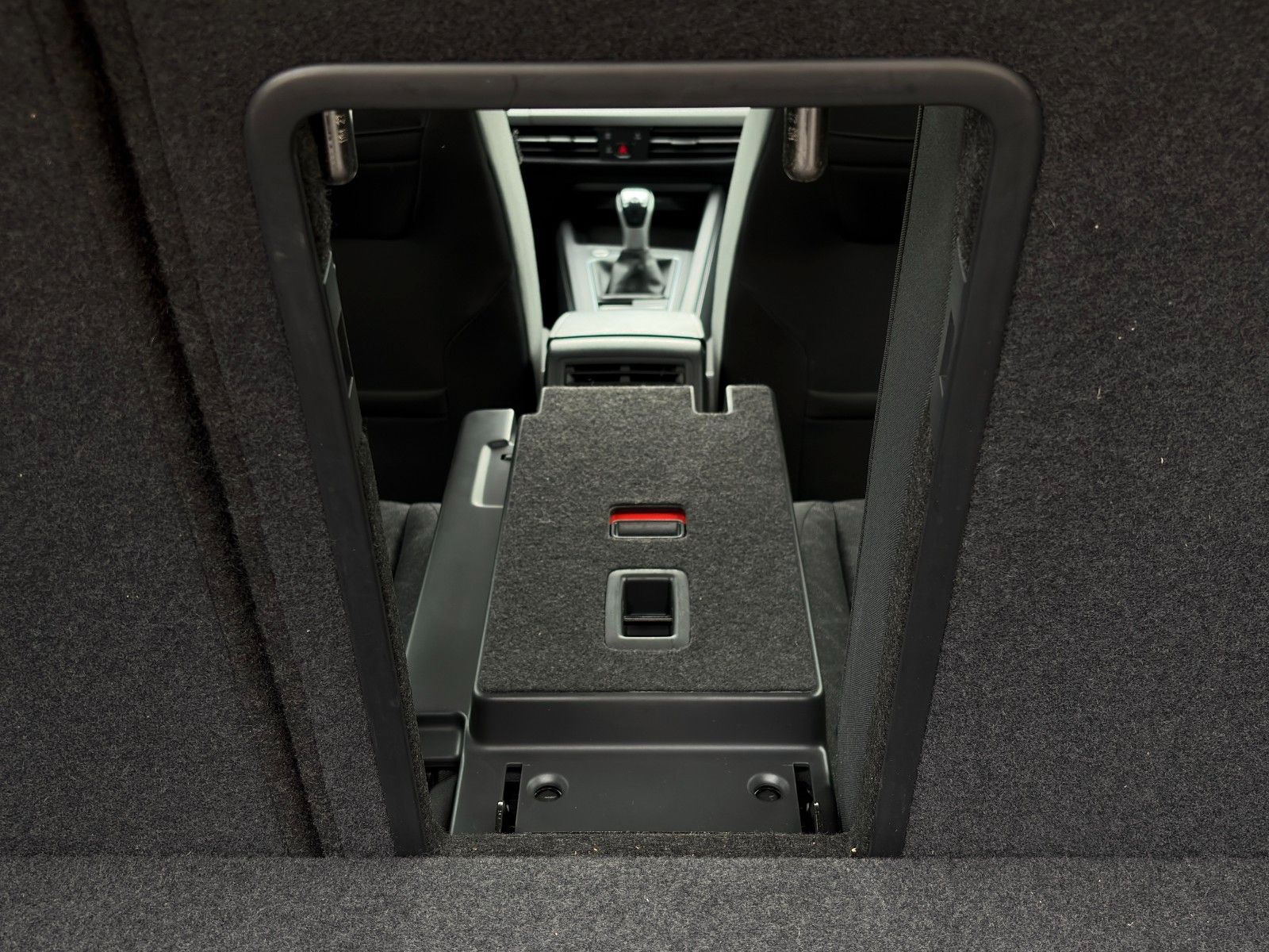 Fahrzeugabbildung Volkswagen Golf VIII Life 1.5 TSI ACC PDC NAV LHZ 3Z-KLIMA