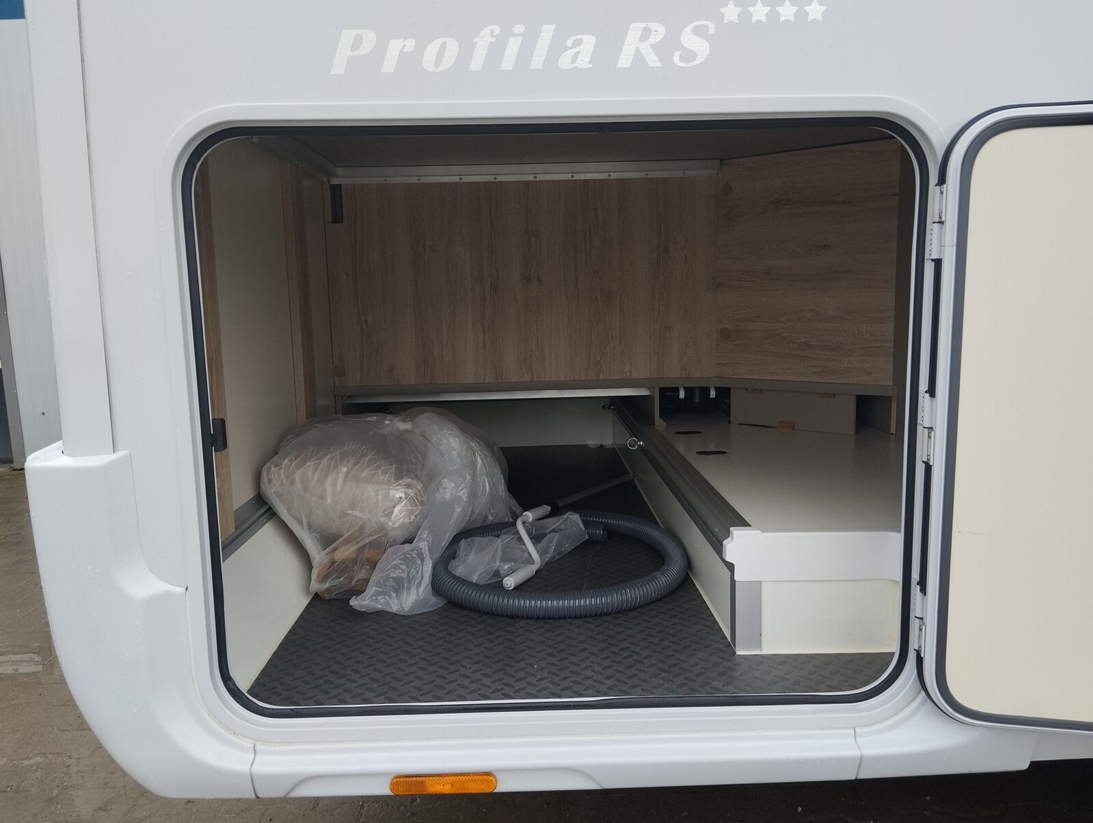 Fahrzeugabbildung Eura Mobil Profila RS PRS 675 SB Dachklima Lithium Mondial