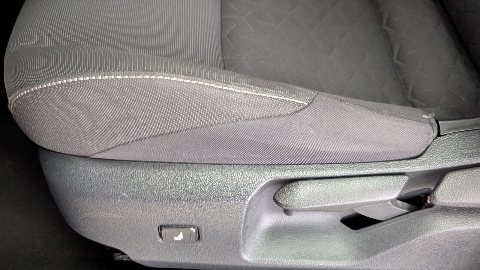 Fahrzeugabbildung Toyota Corolla Touring Sports 1.2 Team D * LED *