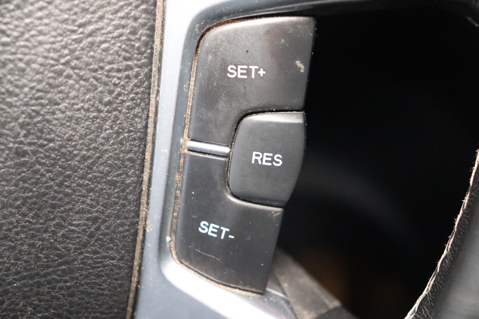 Fahrzeugabbildung Ford S-MAX 2.0 TDCi Sitzhzg./-lüftung * PDC * Tempom.