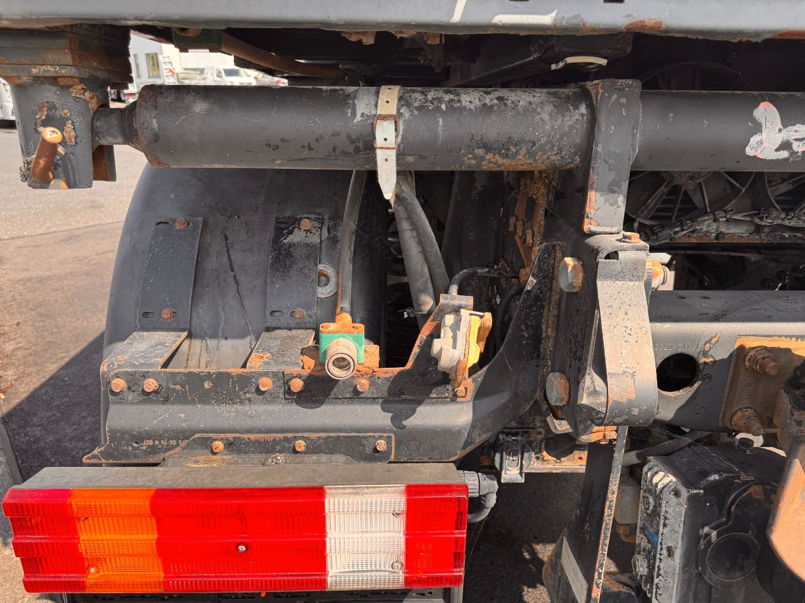 Fahrzeugabbildung Unimog U300 4x4 Vario-Pilot Klima