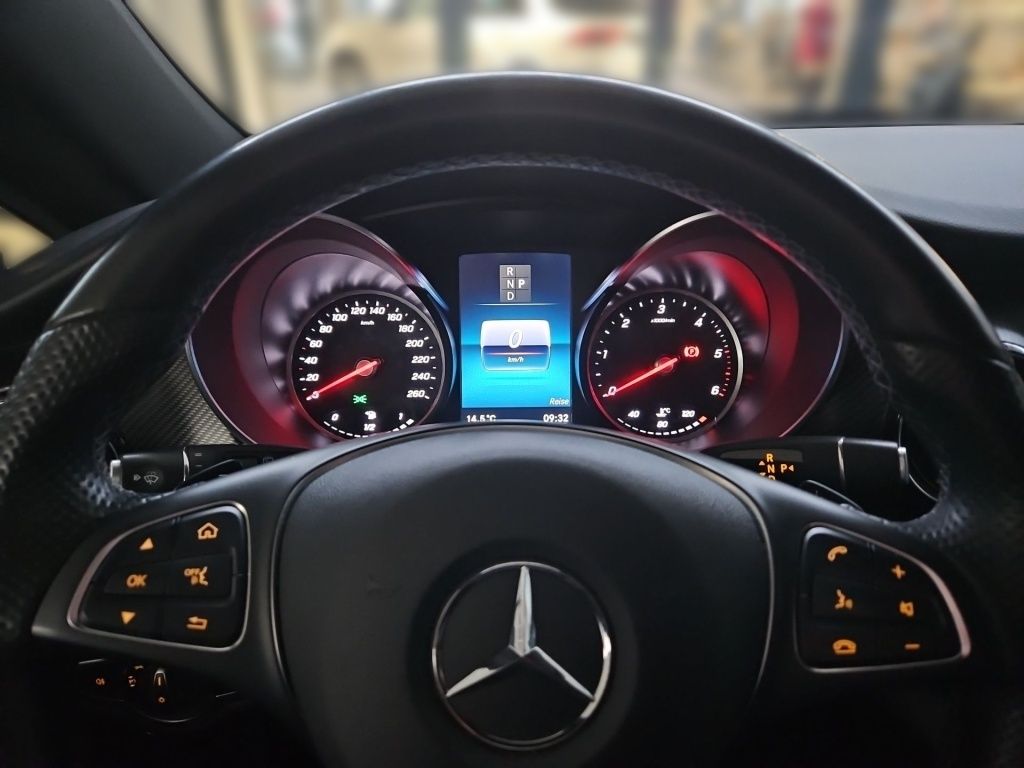 Fahrzeugabbildung Mercedes-Benz V 300 ED lang 4x4 7 Sitze AMG 2,5tAHK Sound STHZ