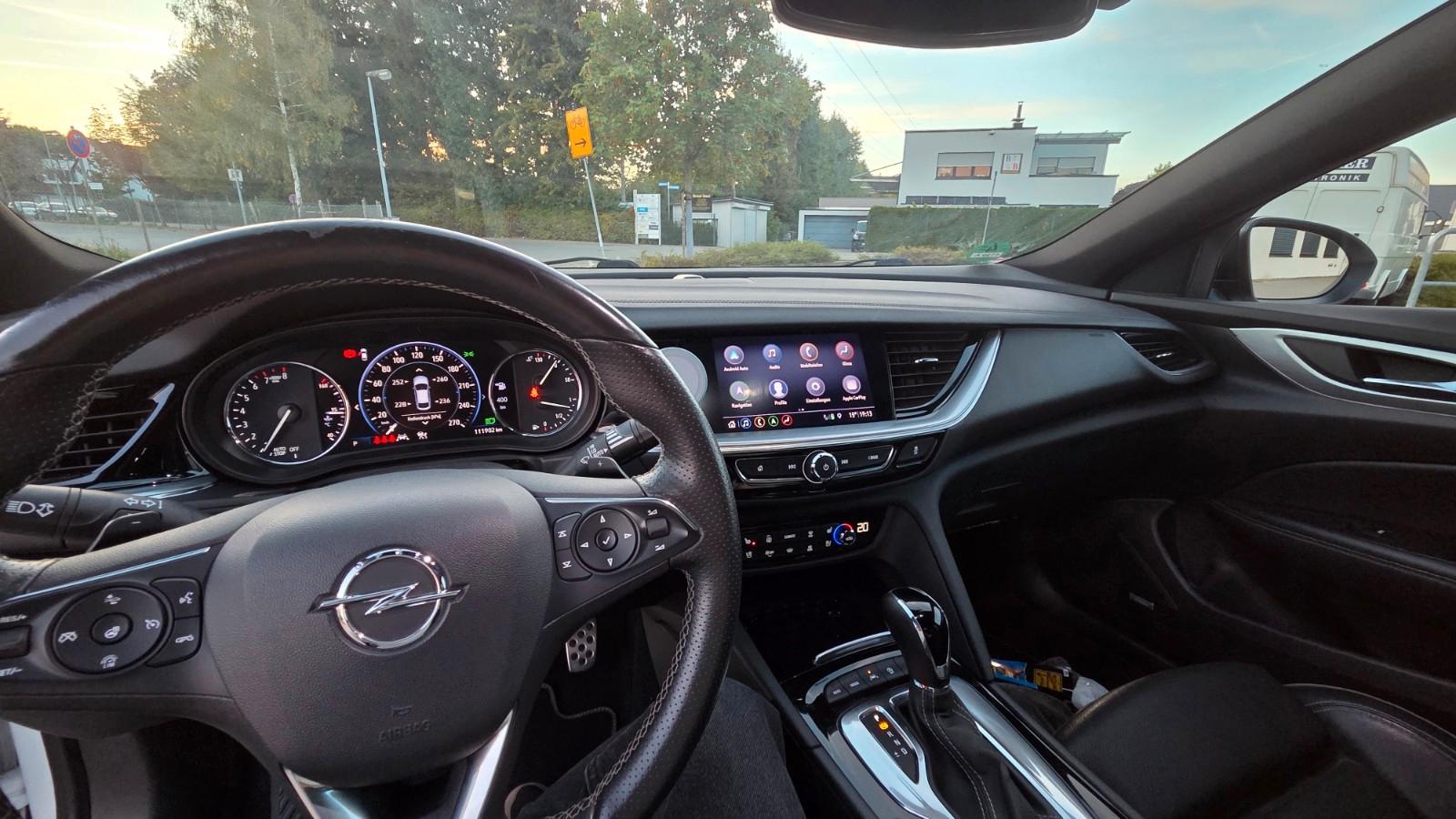 Opel Insignia Grand Sport GSi 2.0 Turbo 4x4 