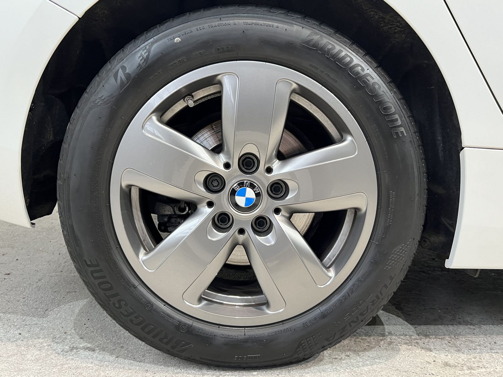 Fahrzeugabbildung BMW 116i 5-Türer PDC AHK Sitzheizung