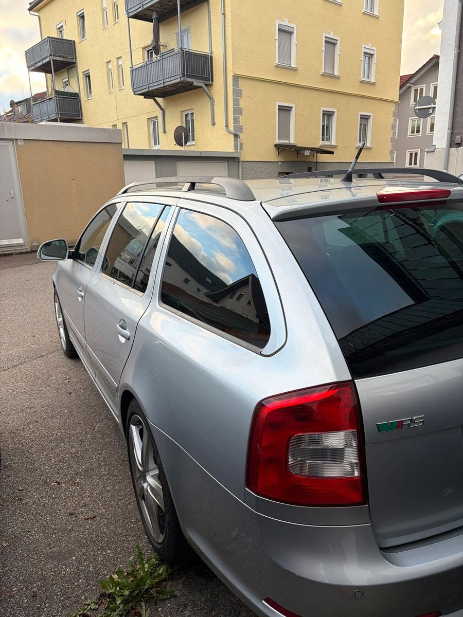 Skoda Octavia 2011 — rear view