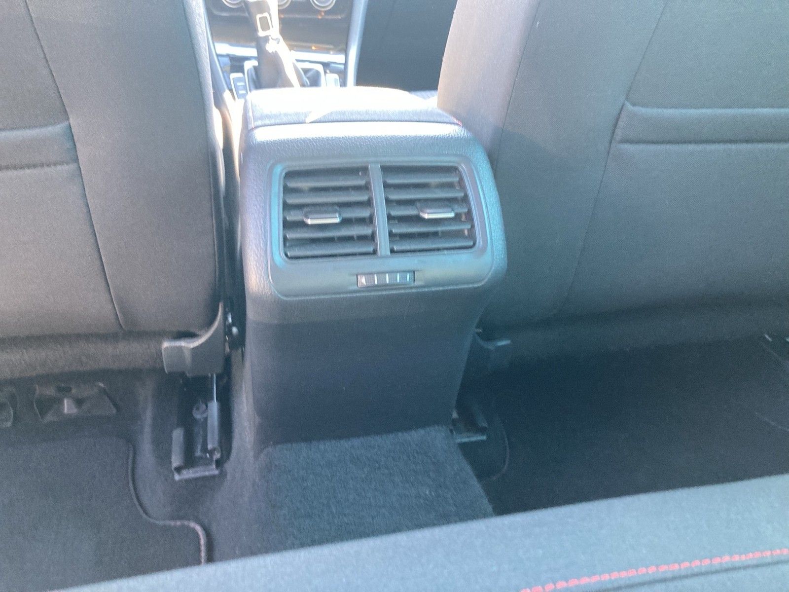 Fahrzeugabbildung Volkswagen Golf VII Lim. TSI Sound LED ACC PDC APP-Connect