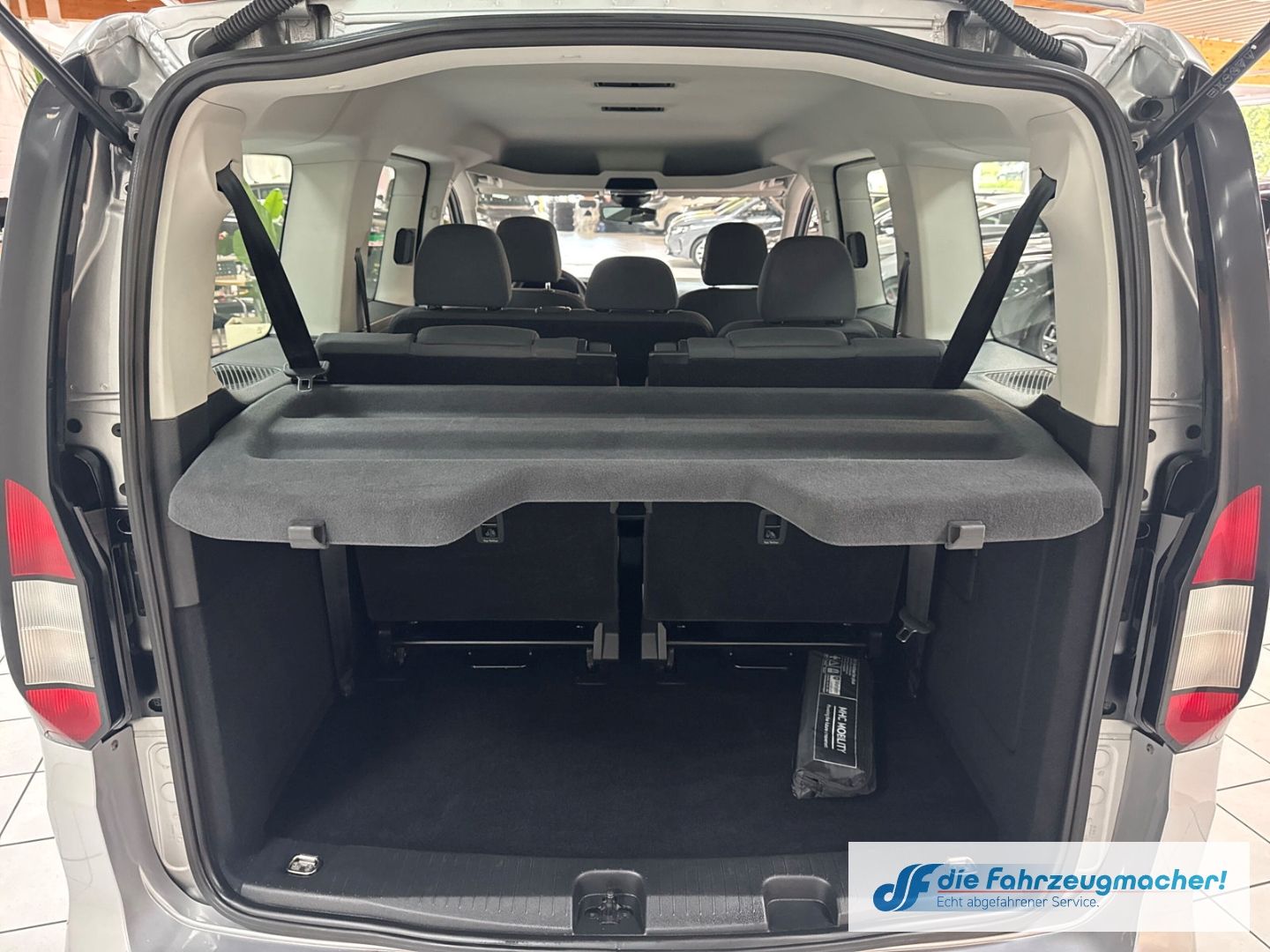 Fahrzeugabbildung Ford Grand Tourneo Connect Trend 7-Sitzer Apple CarPl
