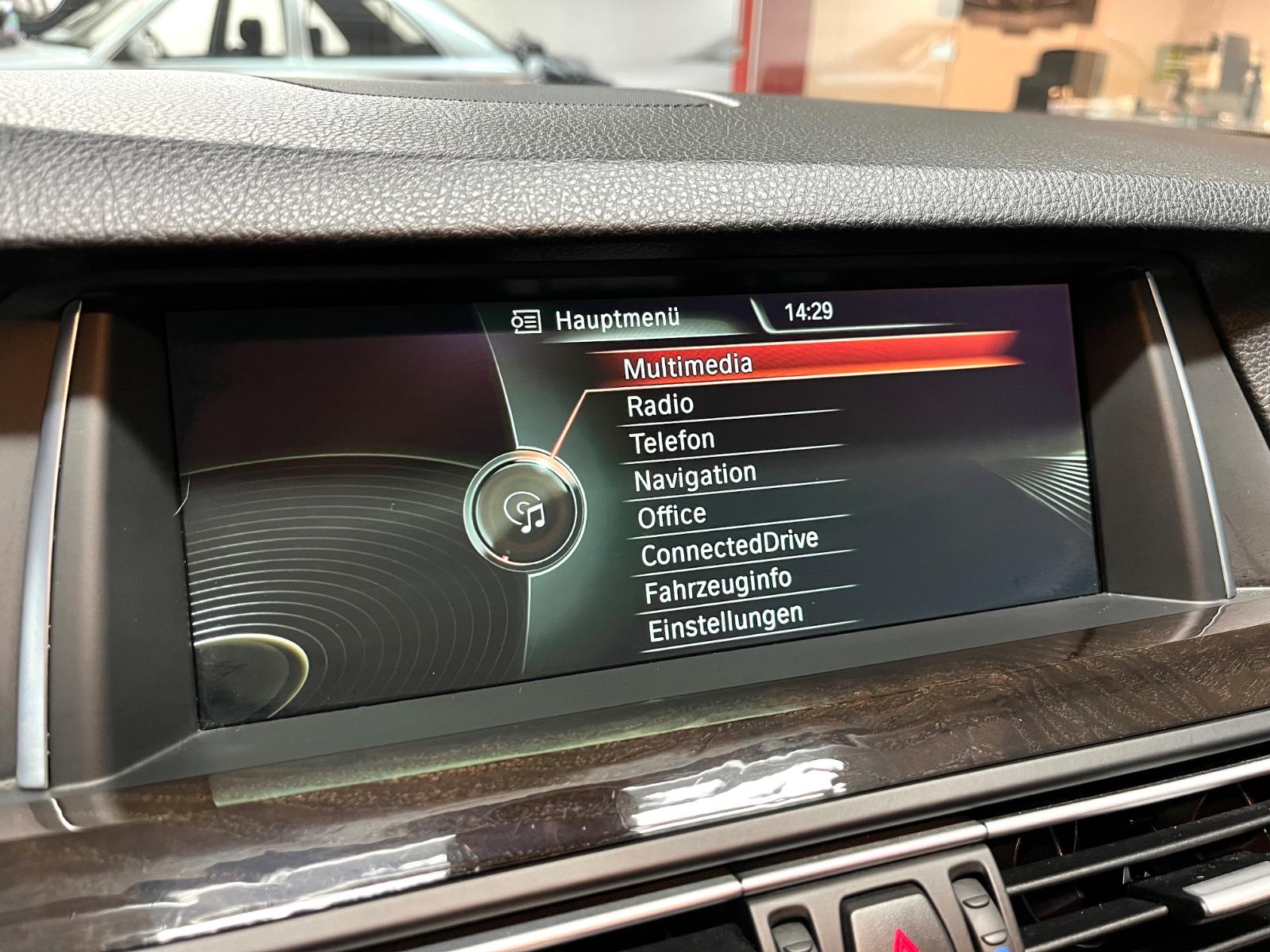 BMW 530d Touring xDrive M-Paket Panorama|Kamera|HUD
