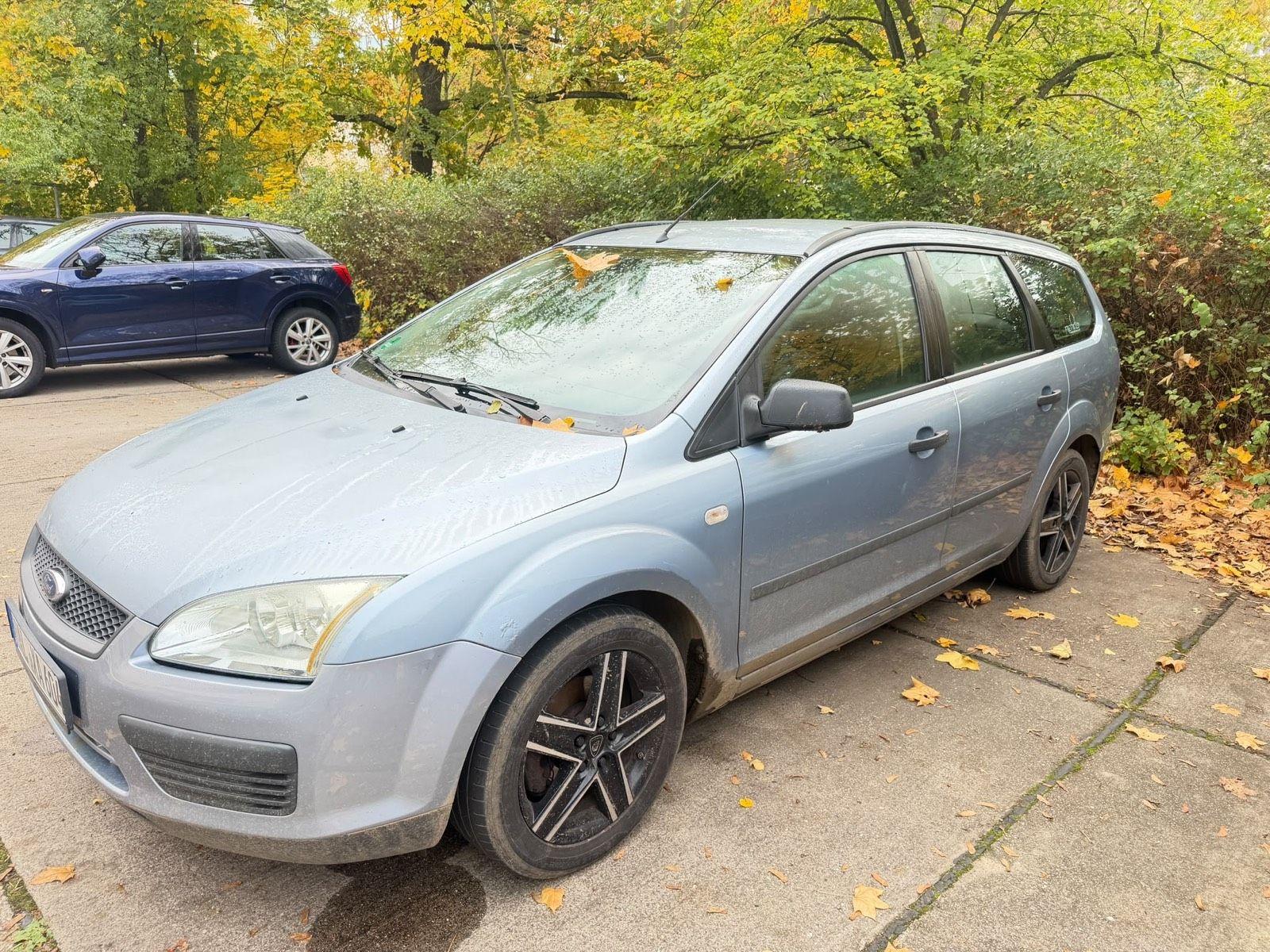 Ford Focus 2006 — rear view