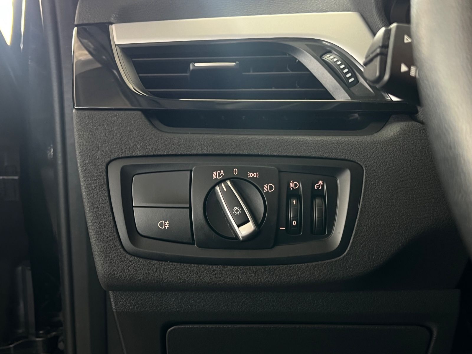 BMW X1 sDrive 18d PDC+Driving Assistant+RTTI+Navi foto 25