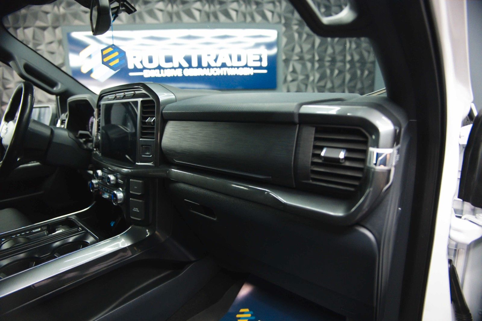 Fahrzeugabbildung Ford F150 5.0L V8 4x4 Offroad SuperCrew RAPTOR 19%