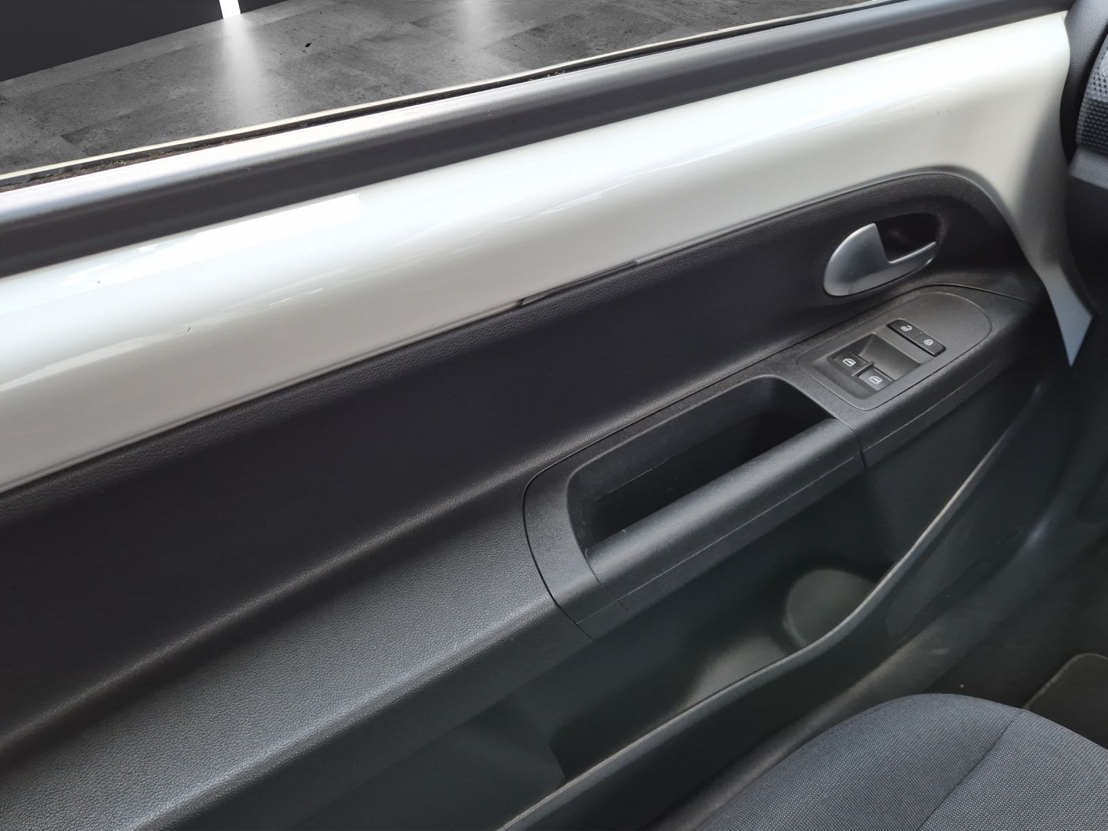 Fahrzeugabbildung Volkswagen up! 1.0 move-up! Klima DAB GRA RFK