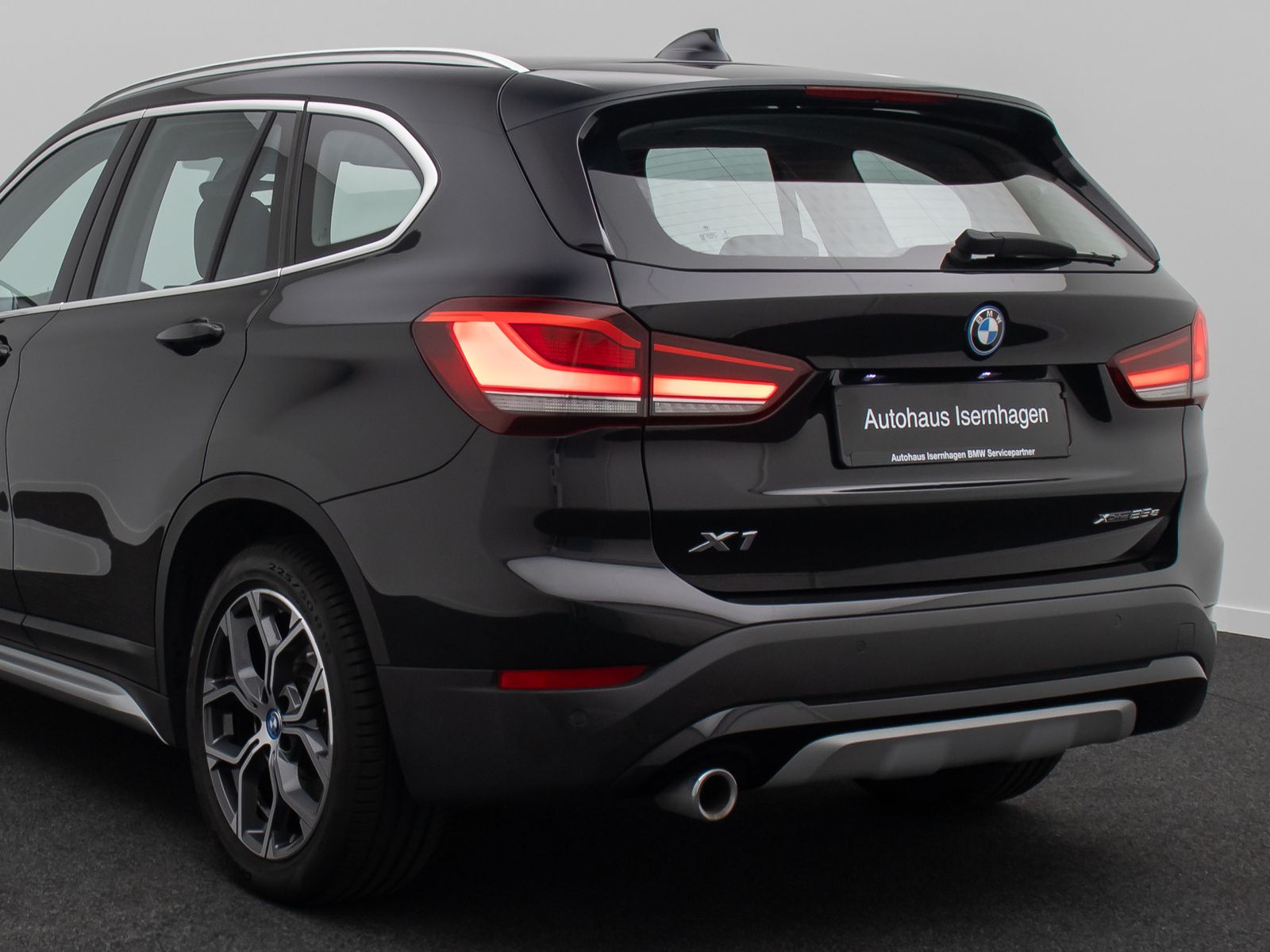 Fahrzeugabbildung BMW X1 xD25e xLine HUD DAB Parkassist Komfort Alarm