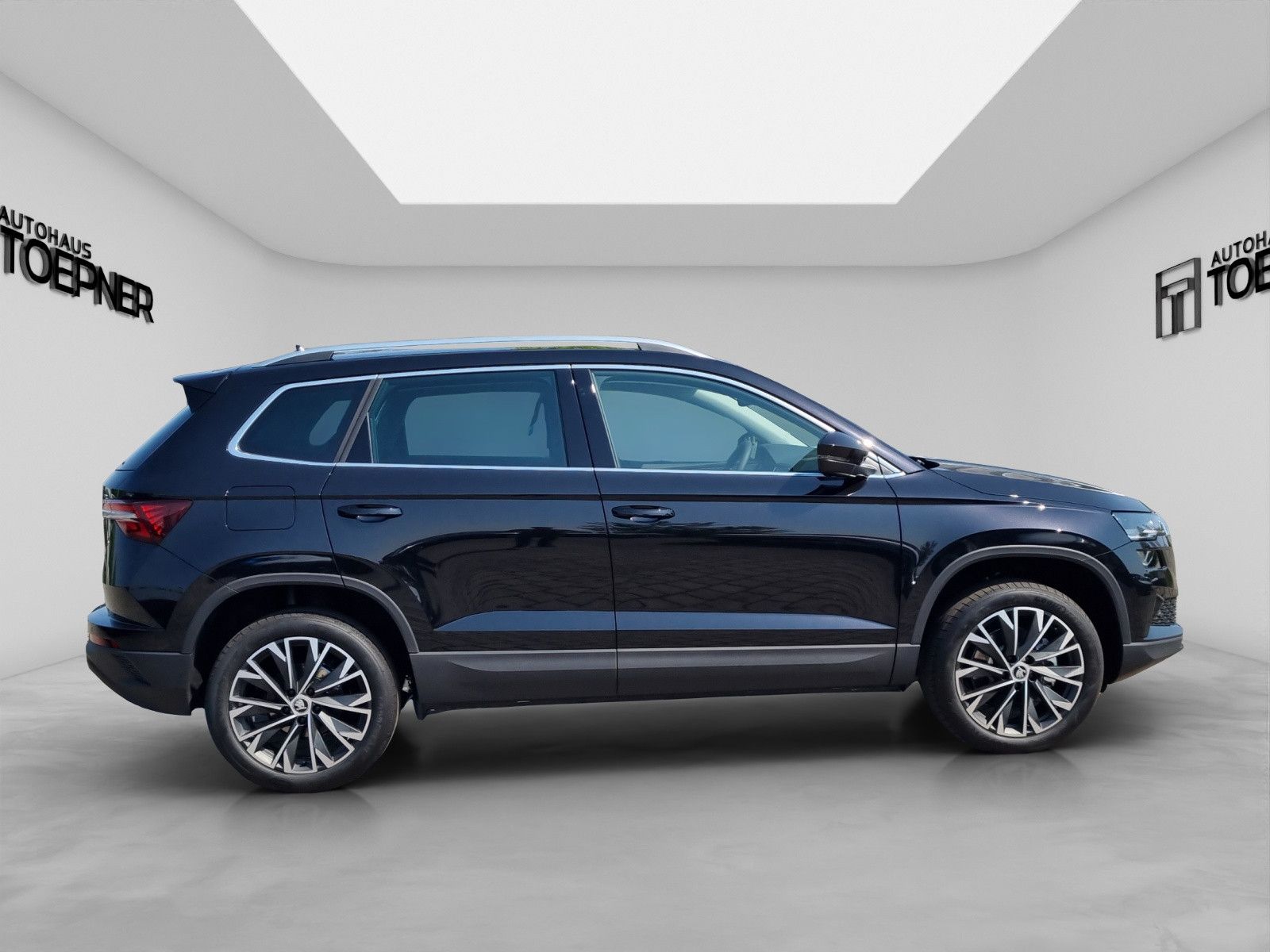 Fahrzeugabbildung SKODA Karoq Balance 2,0 TDI AHK Info 18" Fahrassi+