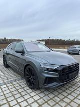 Audi SQ8 B&O*Matrix*360*Audi Excl.*AHK*Massage*Sitzkl - graue Audi SQ8