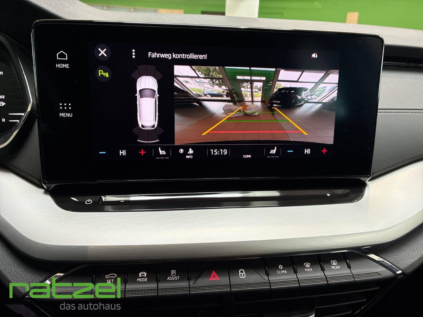 Fahrzeugabbildung SKODA Octavia Combi 2.0 TDI Ambition AHK Navi Digitale