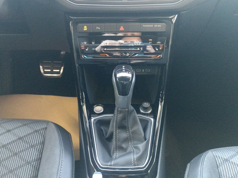 Fahrzeugabbildung Volkswagen T-Cross 1.0 TSI R-Line DSG  AHK+ACC+NAVI+MATRIX-