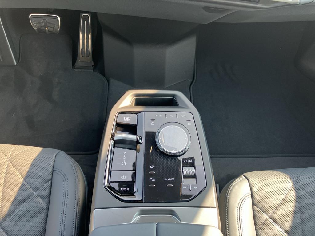 BMW iX xDrive45 M-SPORT LED NAVI 360° PDC 21" AHK
