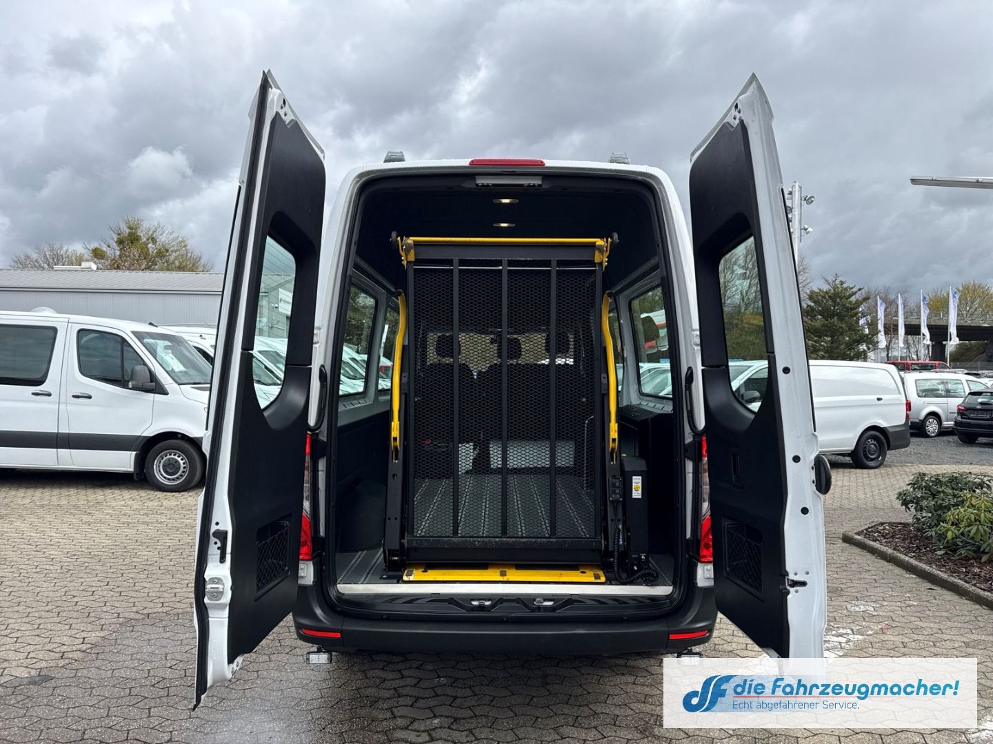 Fahrzeugabbildung Mercedes-Benz Sprinter III Tourer RWD AWD 311 CDI L2 DAB Tel.-