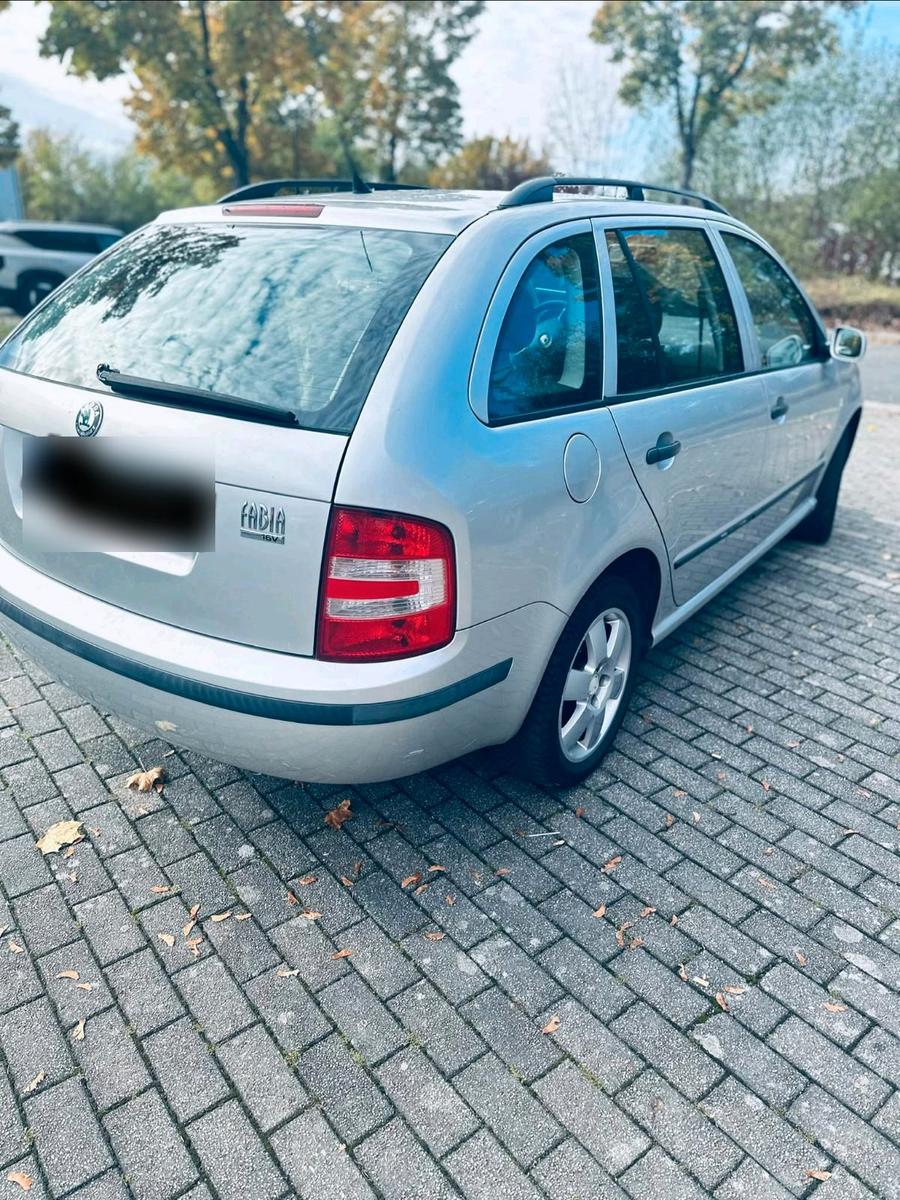 Skoda Fabia 2004 — салон