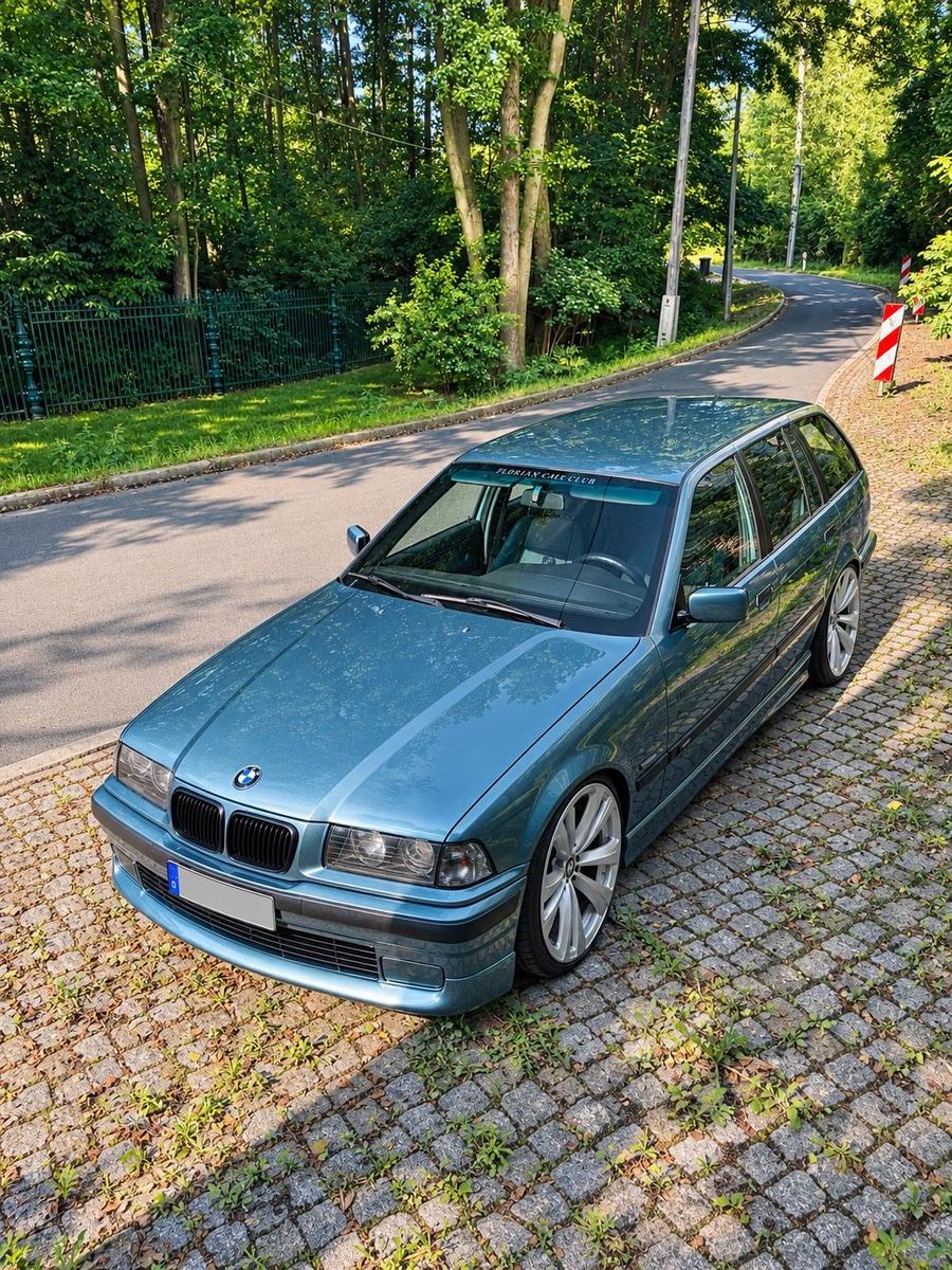 BMW 323