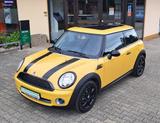 MINI ONE Mini One/Panorama/PDC/Service neu! - MINI MINI mit Benzin-Antrieb: Gelb, Kleinwagen