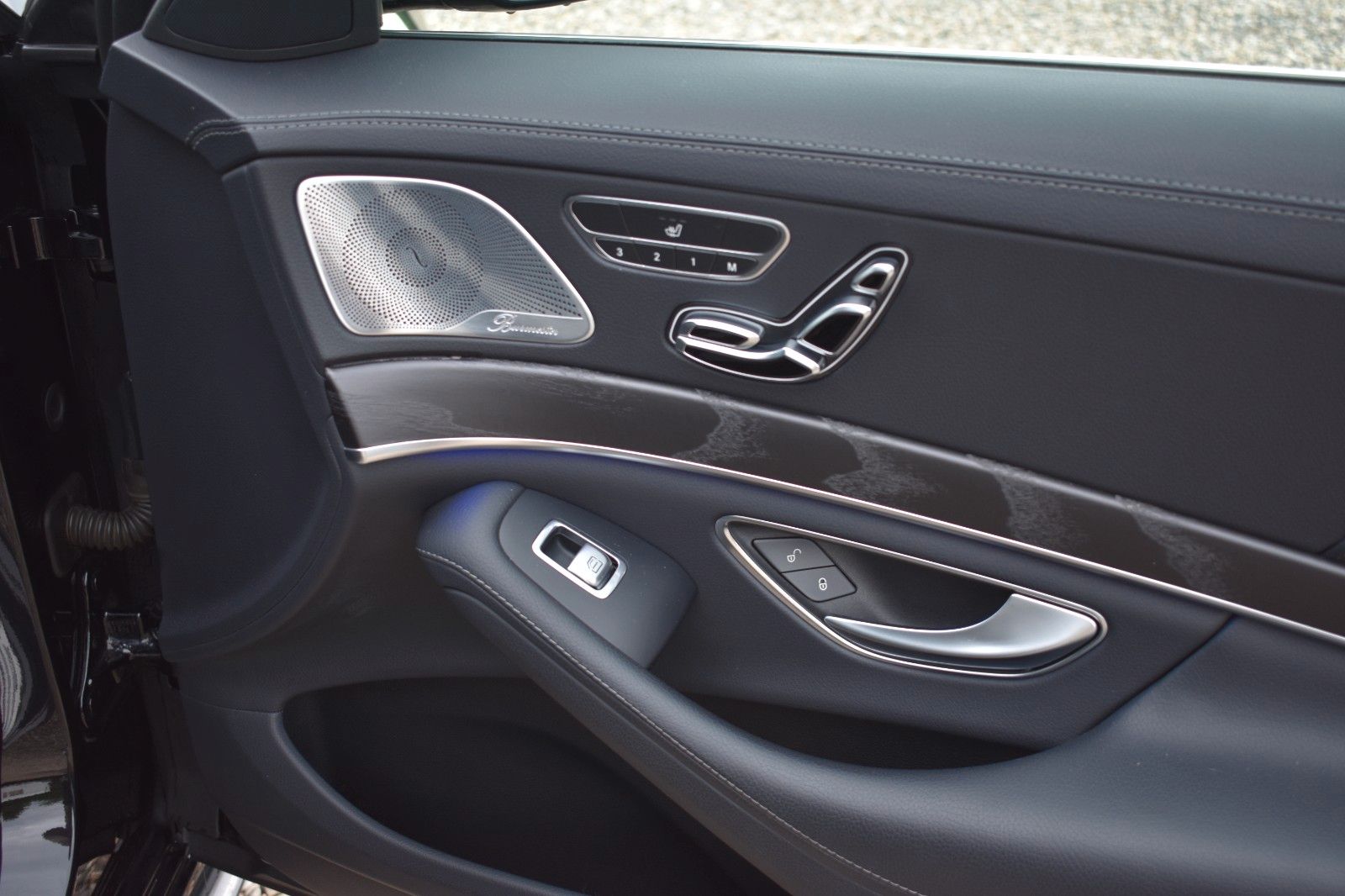 Fahrzeugabbildung Mercedes-Benz S 350 d 4Matic AMG Line Burmester Multib LED HUD