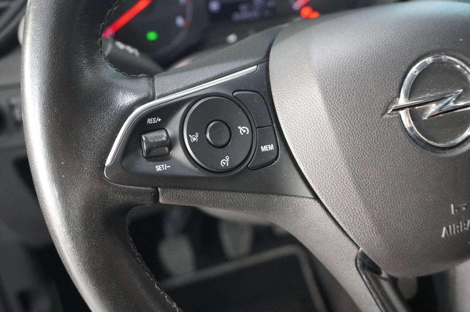 Fahrzeugabbildung Opel Crossland (X) 1.2 EDITION NAVI/LED/KAMERA/DAB+