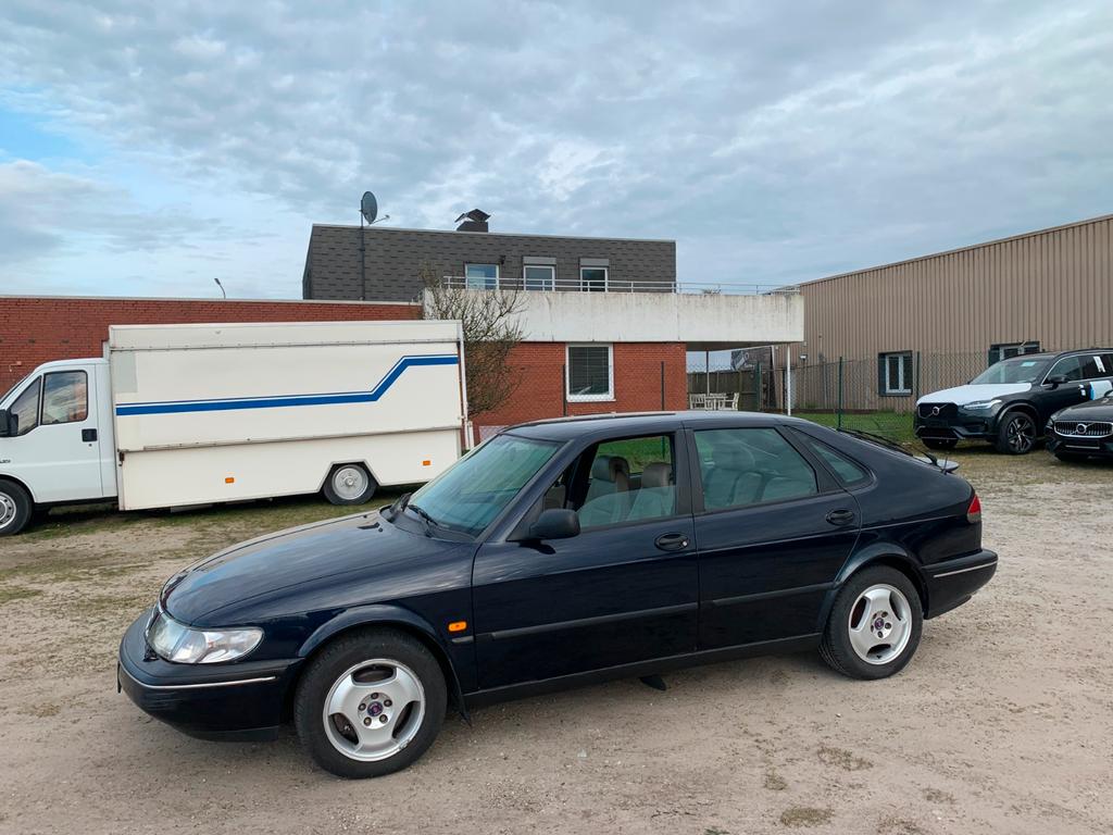 Saab 900