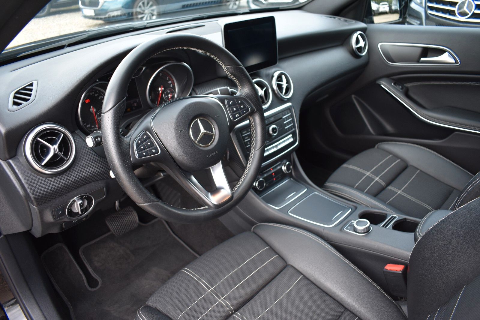 Fahrzeugabbildung Mercedes-Benz A 180 BlueEfficiency Urban Autom. Navi Kamera