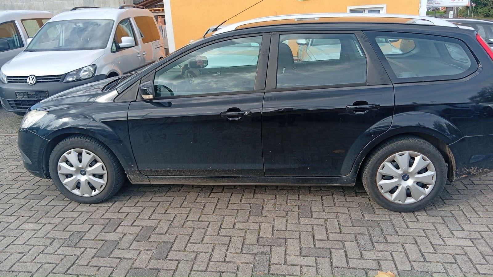 Ford  2010 — салон